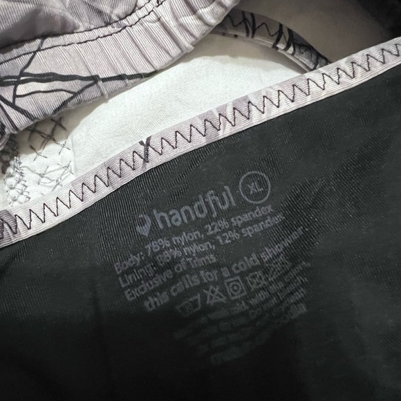 Handful Adjustable Bra - Picture 4 of 4